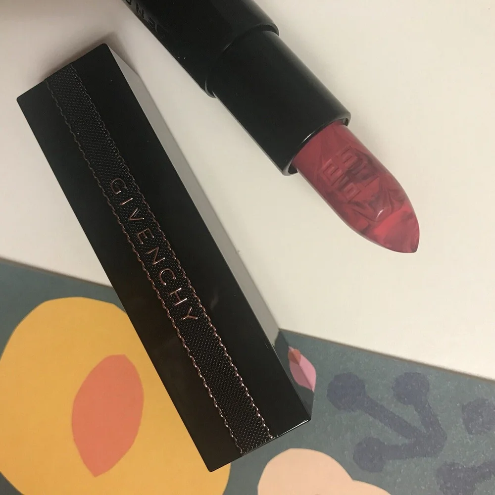Givenchy rouge interdict